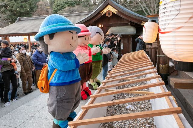1/1～1/4　秦野市のマスコット 秦野３兄弟も初詣